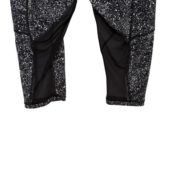 Lululemon Mesh Outrun 17” Crop Leggings Sz 10 - Picture 7 of 9